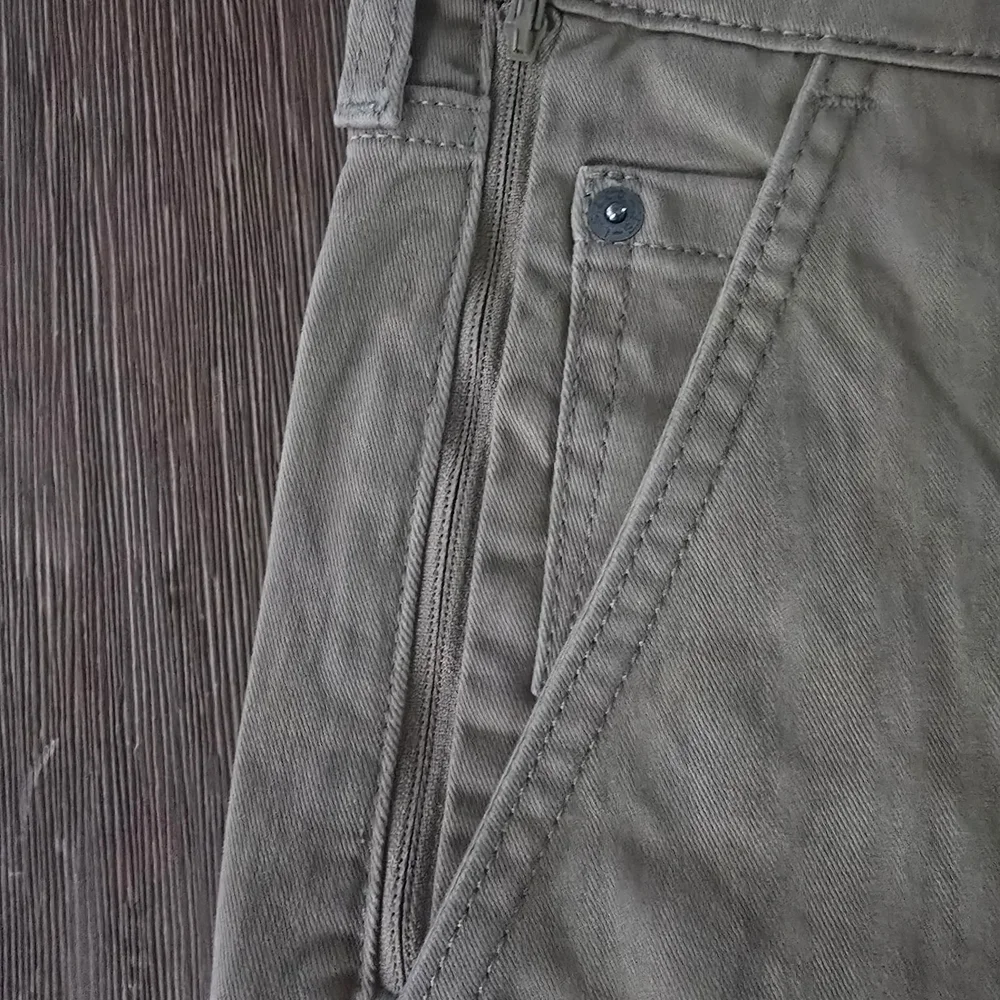 Levi Strauss Signature Men’s Athletic Fit Khaki Pants Secure Tech Pocket 42x30